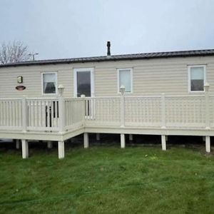 Eastchurch Beautiful Two Bedroom Caravan With Decking Exterior photo