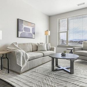 לונגמונט Landing - Modern Apartment With Amazing Amenities Exterior photo