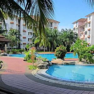 פורט דיקסון Mizie'S Homestay Pd Perdana Condo Resort Exterior photo