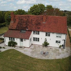 Hallingbury Charming 500-Year-Old Farmhouse - Modern Comforts Exterior photo