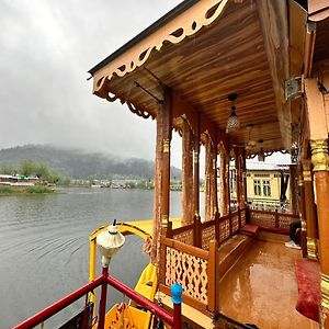 Srīnagar Houseboat New Jahangir And Morning Car Exterior photo
