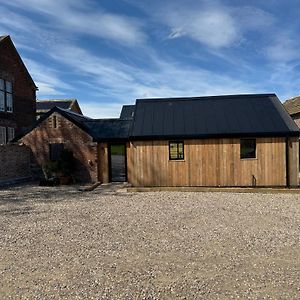 Silkstone The Stables, Modern 2 Bed, 4 Person, Rural Barn Conversion With Great Access Exterior photo