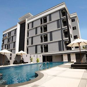 Ban Chak Samo B2 Amata Nakorn Premier Hotel Exterior photo