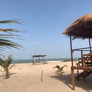 Sanyang Bosofet Beach And Creek Lodge Exterior photo