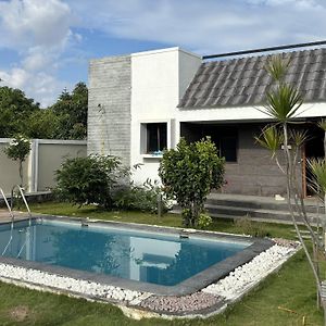 Hosūr Jhilmil Pool Villa By Jadecaps Ac Exterior photo