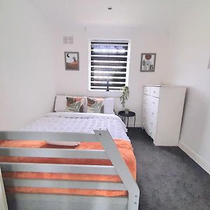 לוטון Deluxe Small Double Room - Travelling Professionals Exterior photo