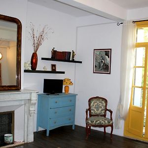 לינה וארוחת בוקר פורטירנייה Mas De Bellegou Room photo