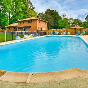 הוילה Updated High Point Retreat With Pool And Backyard Exterior photo