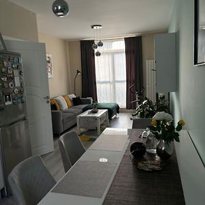 סופיה Modern, Cute And Comfy Apartment Exterior photo