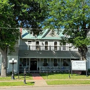 Madisonville Woodbine Inn And Restaurant Exterior photo