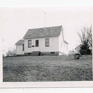 Owatonna Creekside Cottage Exterior photo