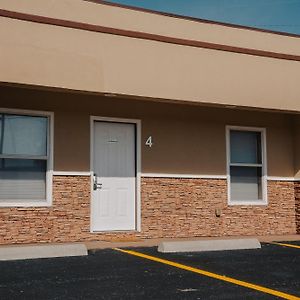 Jamestown Anchor Inn And Suites Exterior photo