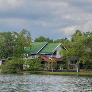 Wennappuwa Leibe Lake Holiday Villa Exterior photo