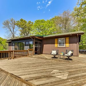 קורבין Gray Vacation Rental With Deck And Pond Access! Exterior photo