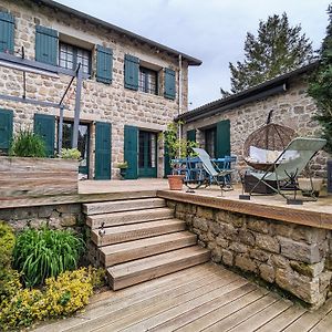 Saint-Romain-Lachalm Elegante Ferme Avec Piscine, Tennis Et Chambres Confortables Au Coeur D'Un Domaine Equestre Verdoyant - Fr-1-582-414 Exterior photo