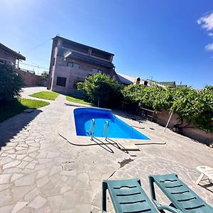 יירבאן Luxury Villa With A Pool Exterior photo
