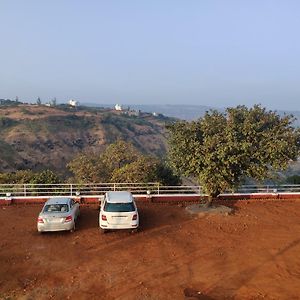 Mahābaleshwar Gems Villa - House At The Cliff With Magical View Room photo
