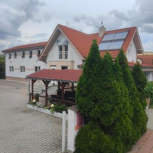 ברטיסלאבה Hotel Orlan Exterior photo