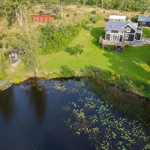 הוילה Hjorted - Ferienhaus Mit Kamin In Direkter Seelage Exterior photo