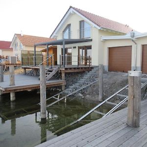 Mucheln Seehaus Arielle Mit Wassergrundstuck Exterior photo