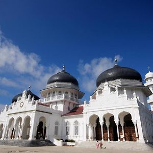 מלון Reddoorz Syariah Near Terminal Batoh בנדה אקה Exterior photo