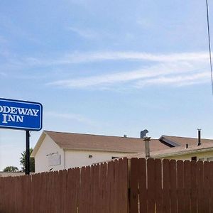 West Fargo Rodeway Inn Exterior photo