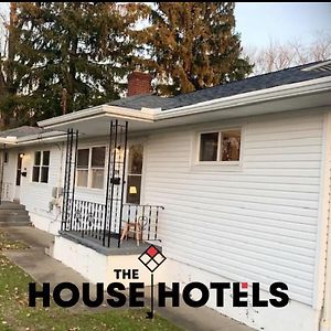 קיאהוגה פולס The House Hotels - Whole House Erie Street Exterior photo