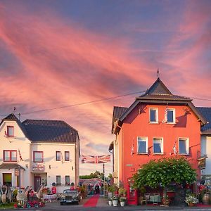 Vettelschoß The Little Britain Inn Themed Hotel One Of A Kind In Europe Exterior photo