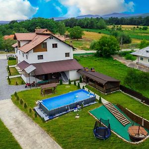 מלון Novaci-Străini Pensiunea Day & Deny Exterior photo