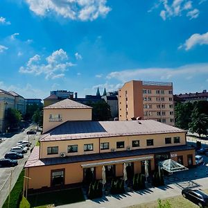 מריבור Hotel Piramida Exterior photo