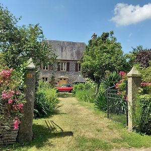 לינה וארוחת בוקר Isigny-le-Buat Le Petit Manoir Exterior photo