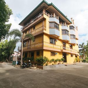 Reddoorz @ Farm Side Hotel Laoag City Exterior photo