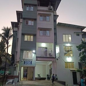 Arathi Nadkar Holiday Inn Exterior photo