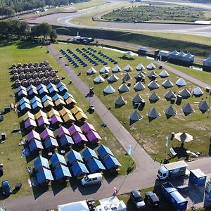 לינה וארוחת בוקר 100 Jaar Tt Circuit Glamping Assen 2025 Exterior photo