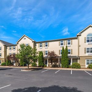 Hadley Comfort Inn & Suites Exterior photo