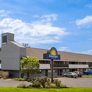 Days Inn By Wyndham Columbus Worthington Exterior photo