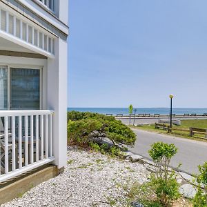 Breezy Oak Bluffs Condo - Steps To Inkwell Beach! Exterior photo