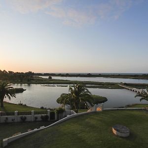 לינה וארוחת בוקר בסלטון Martin Fields Beach Retreat Exterior photo