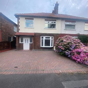 הוילה קרוסבי Lovely 3 Bed House In Crosby Exterior photo