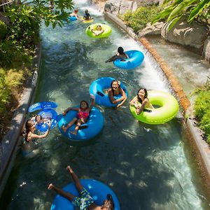 טומון Guam Plaza Resort Exterior photo