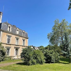 הוילה Montbron Maison Dans Un Parc Arbore Exterior photo