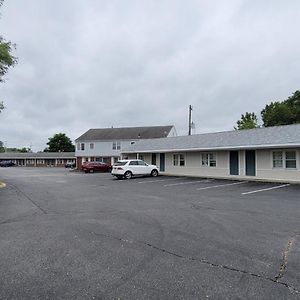 סיקונק Town & Country Inn Exterior photo