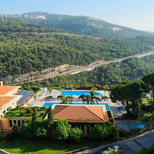 Country Lodge Hotel & Resort ביירות Exterior photo