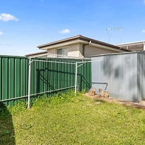 בלאקטאון Single Room - Quaint Spot - Centrally Located - Shared Bathroom Exterior photo