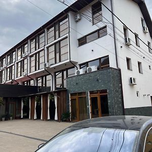 Târgu Jiu Hotel Palace Exterior photo