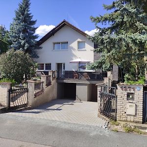 Cozy Gardens Apartments In פראג Exterior photo