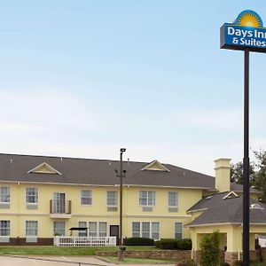 Days Inn & Suites By Wyndham Dfw Airport South-יולס Exterior photo