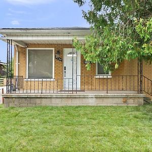 Charming Cozy 2-Bedroom Retreat In South ווינדזור Exterior photo