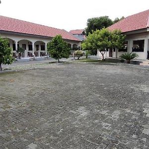 מלון Enrekang Oyo 93051 Wisma Syariah Buloe Exterior photo