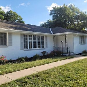 אומהה Fun Family Weekend Home! Exterior photo